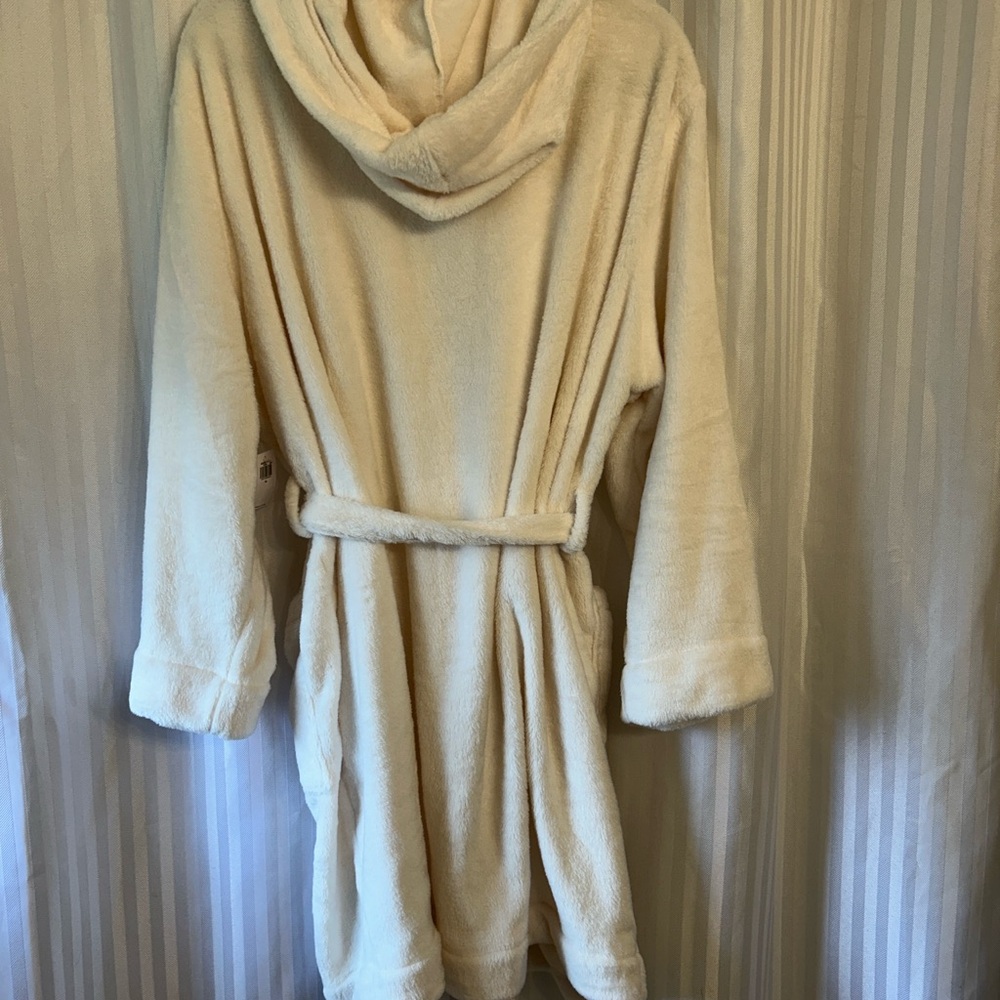 Old Navy Fluffy Robe - NWT - Picture 6 of 6